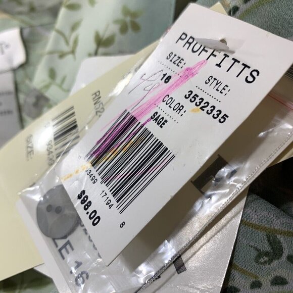 Koret. NWT. Size 16. Short Sleeve. Button Up. Back Pleats w Buttons. B62 - Picture 6 of 6